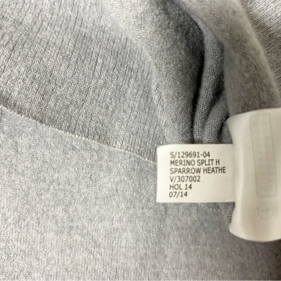 Banana Republic Extra Fine Merino V-Neck Sweater Women’s Sz L Light Gray Soft - Picture 7 of 9